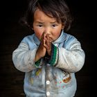Ein Portrait von einem Kind aus den Bergen in Nepal
