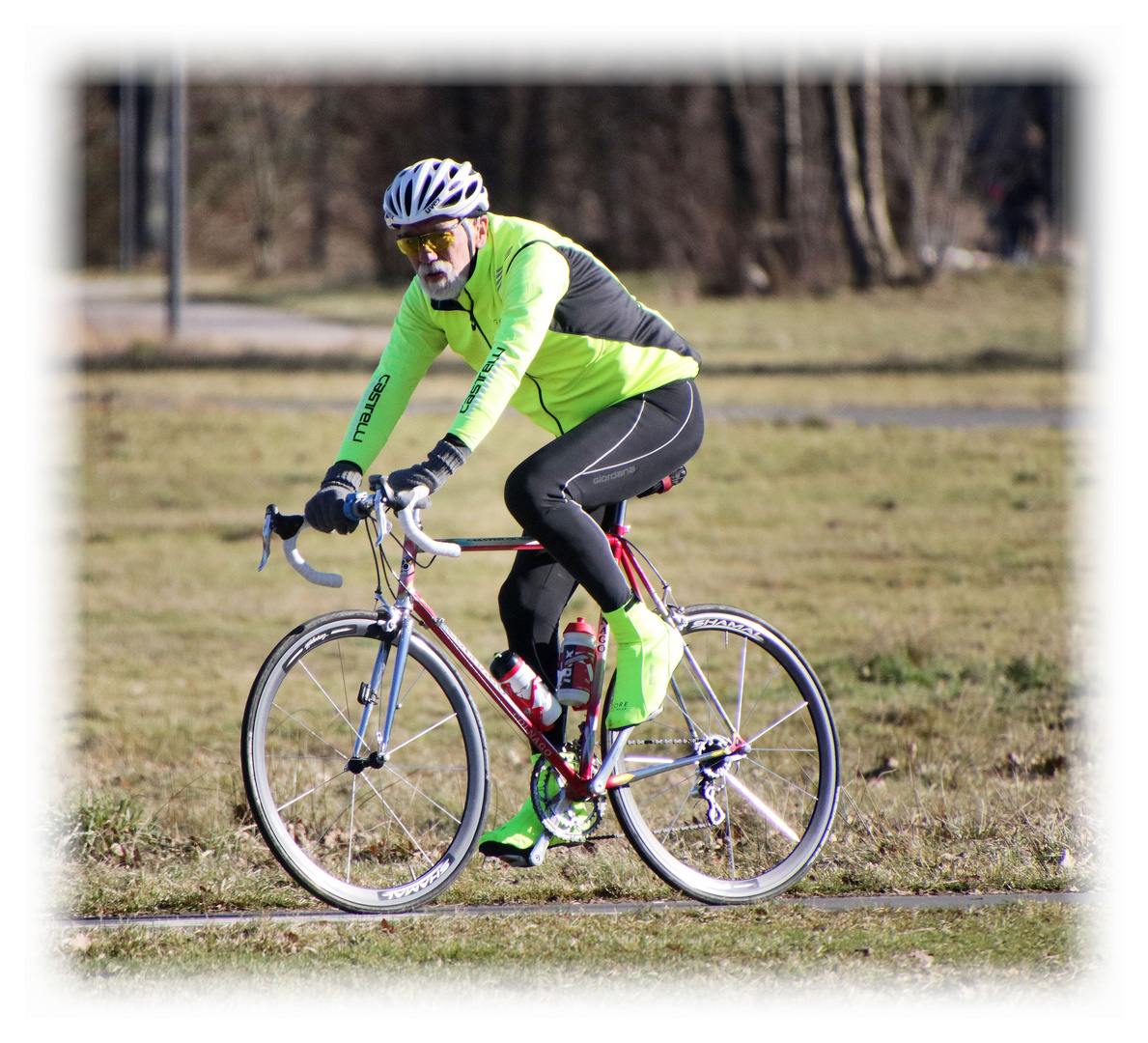Ein Radfahrer. Foto & Bild erwachsene menschen, streetfotografie mit menschen, autos