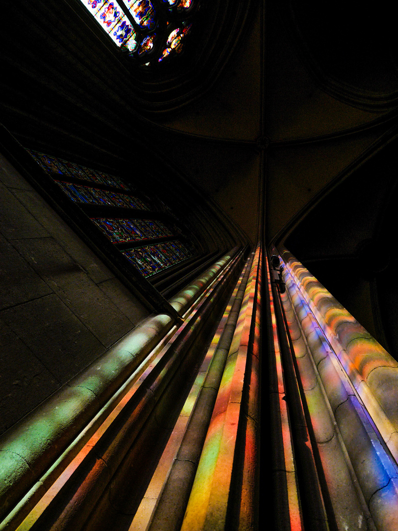 Ein Regenbogen im Kölner Dom