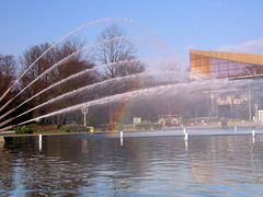 Ein Regenbogen im Springbrunnen