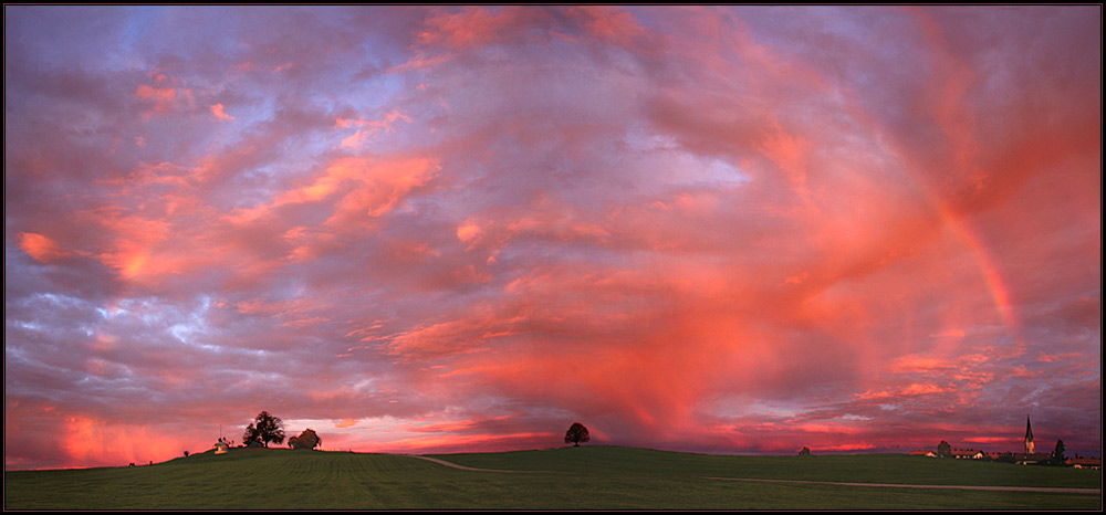 Ein Regenbogen noch vor Sonnenaufgang....