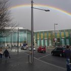 Ein Regenbogen zwischen Schlosscarree und Schlossarkaden