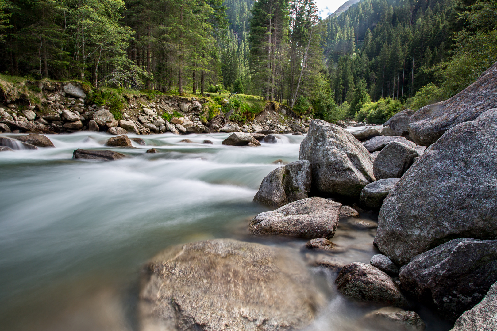 Ein reißender Fluss