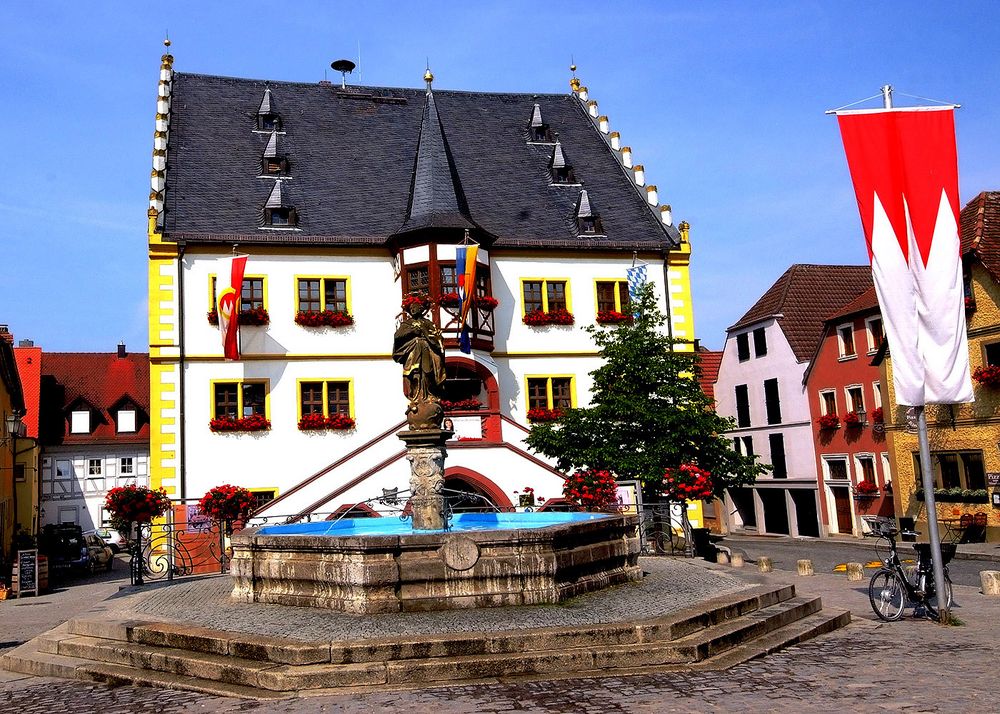 Ein Renaissance-Rathaus von 1544 ...