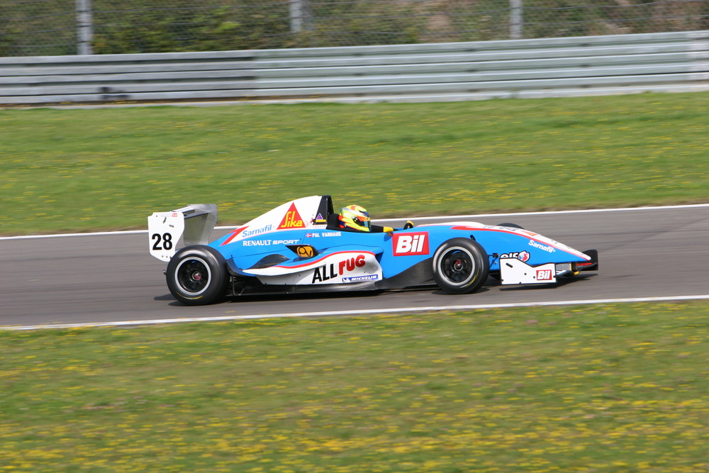 Ein Renault am Ring 08