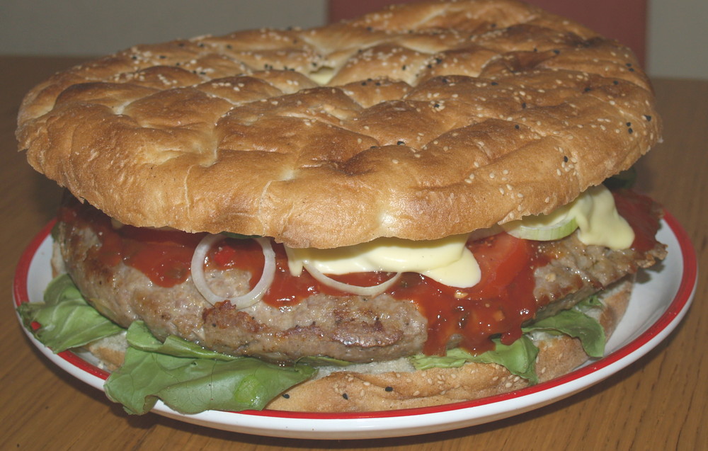 Ein Riesenburger Foto Bild Stillleben Food Fotografie Motive Bilder Auf Fotocommunity