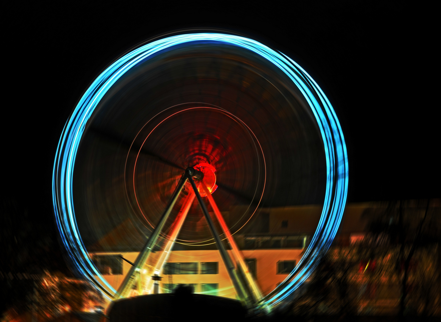 Ein Riesenrad bei Nacht!