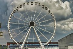 ein Riesenrad im Bau