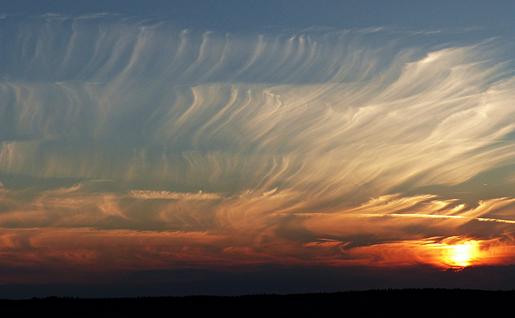 Ein romantischer Himmel am Abend