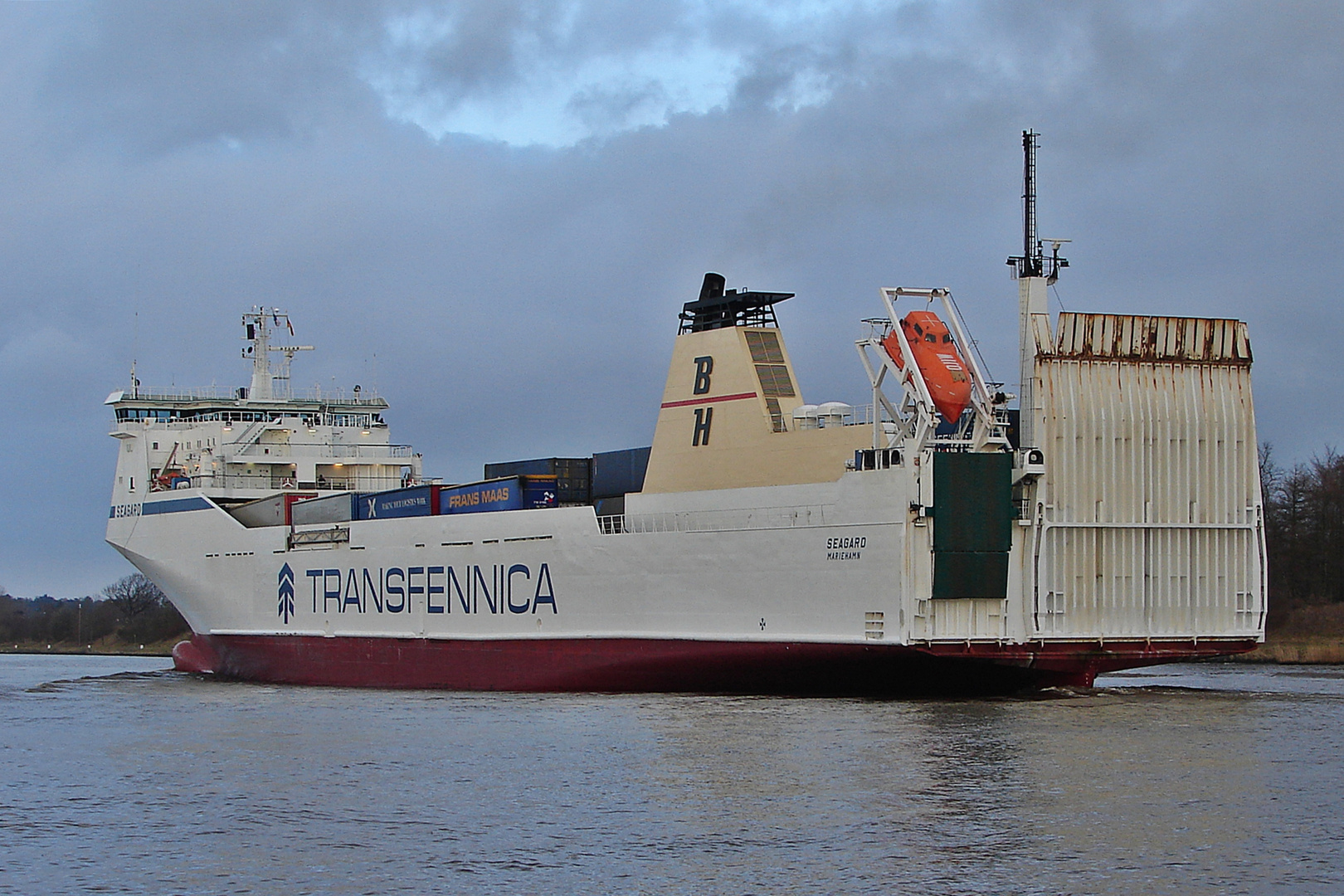 ein RoRo-Schiff im Nord-Ostsee-Kanal 