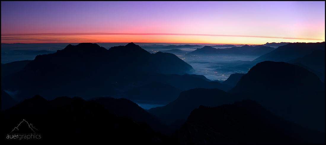 Ein rosa Streifen am Horizont der die Dunkelheit beendet hat!!!