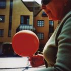 ein roter Luftballon