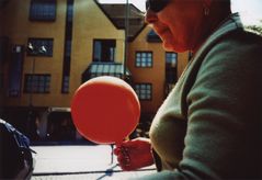 ein roter Luftballon