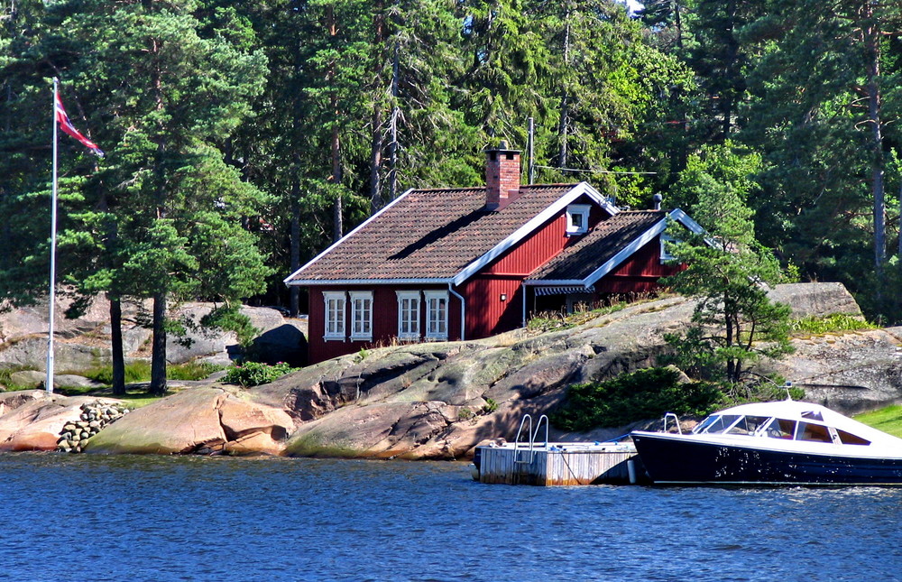 Ein rotes Haus im Oslofjord