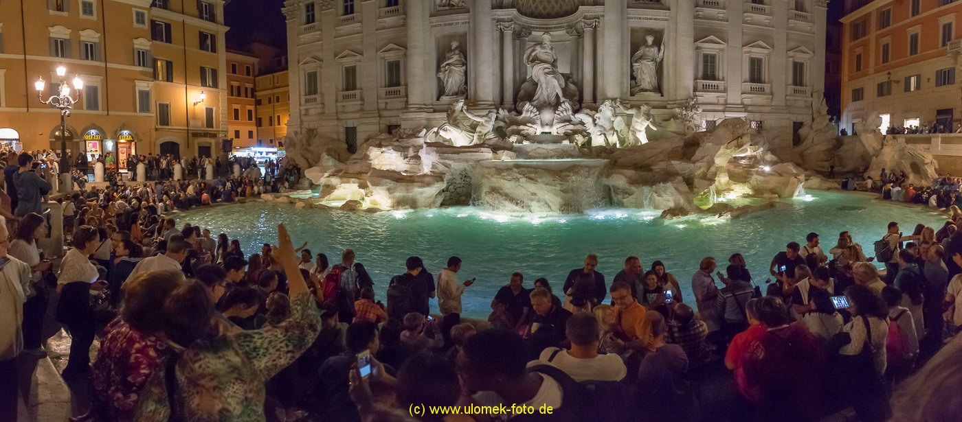 ein ruhiger Abend am Trevi Brunnen in Rom