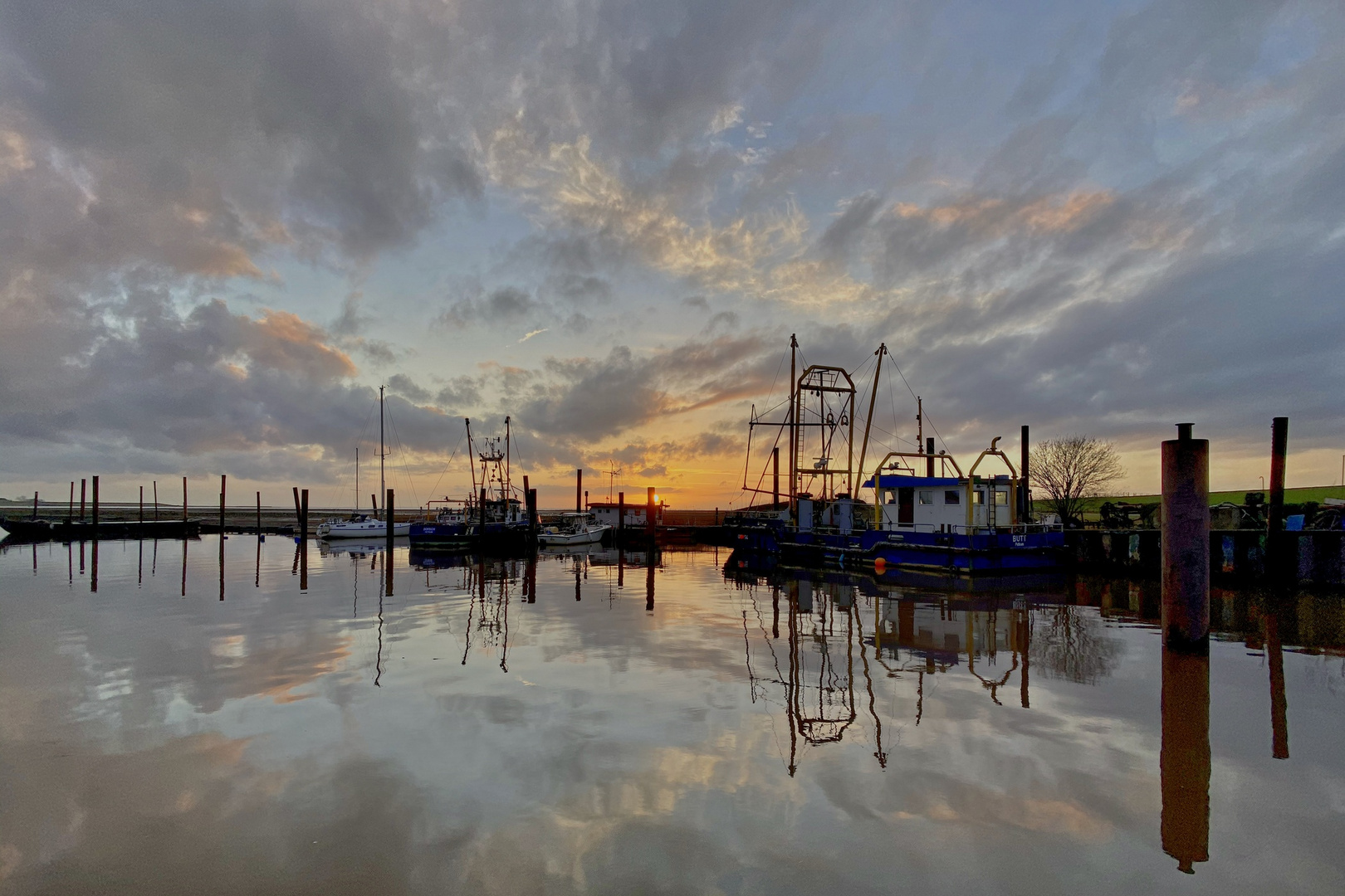 ein ruhiger Abend im Hafen....