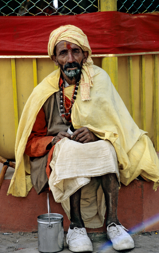 Ein Sadhu im Heiligtum von Budhanilakantha