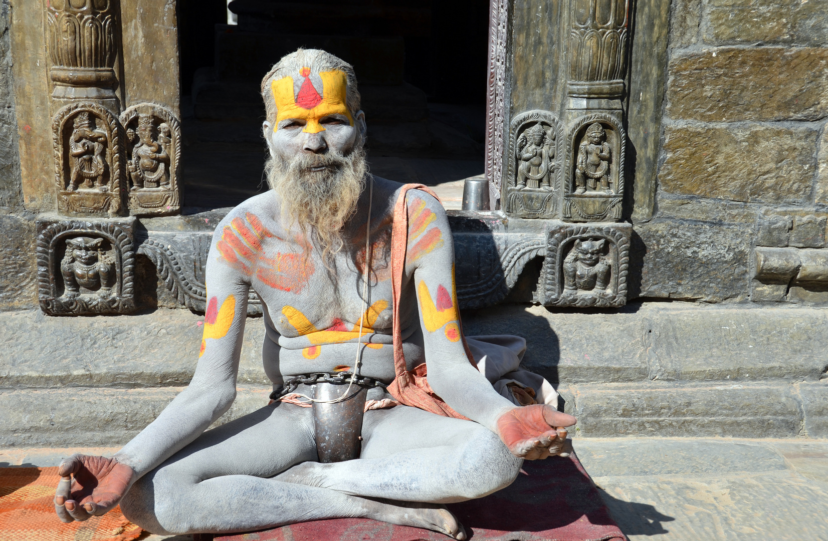 Ein Sadhu in Pashupatinath, Nepals wichtigstem Hindu-Heiligtum