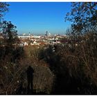 Ein Schatten steht über der Stadt