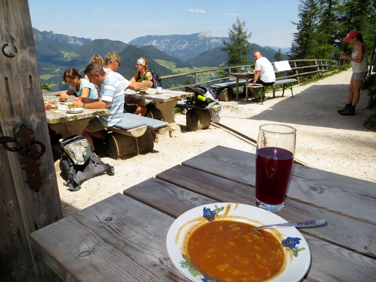 Ein Schattenplatz...samt kräftigender Verpflegung !