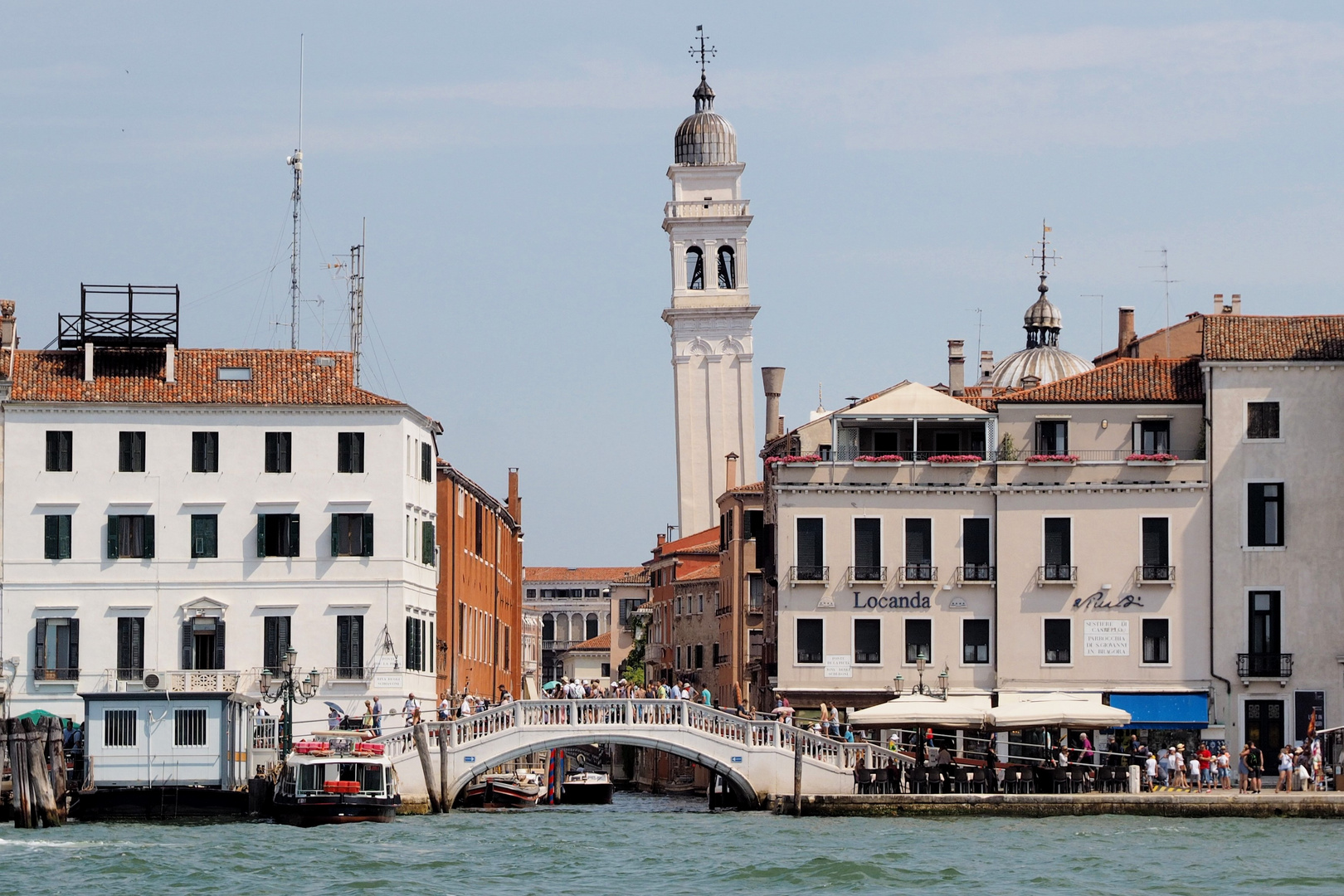 Ein schiefer Turm in Venedig