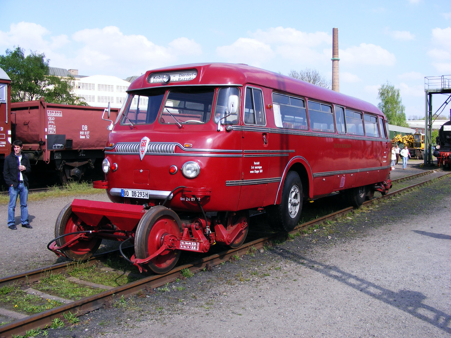 Ein Schiene-Straße-Bus in Bochum-Dalhausen