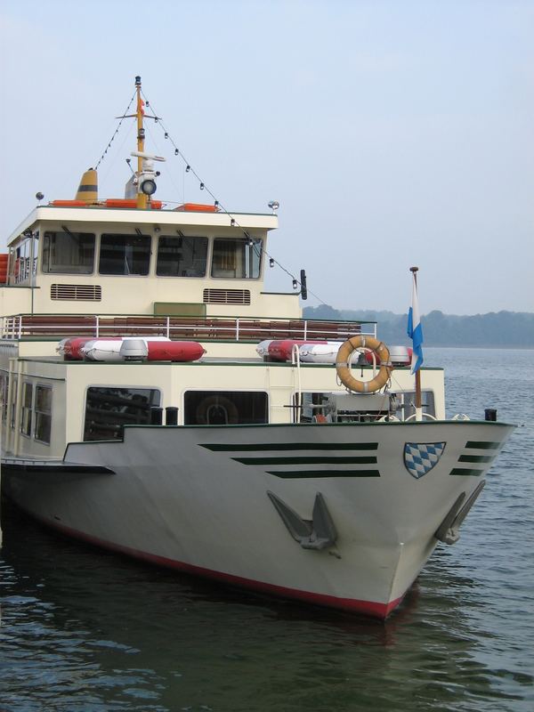 Ein Schiff auf dem Chiemsee