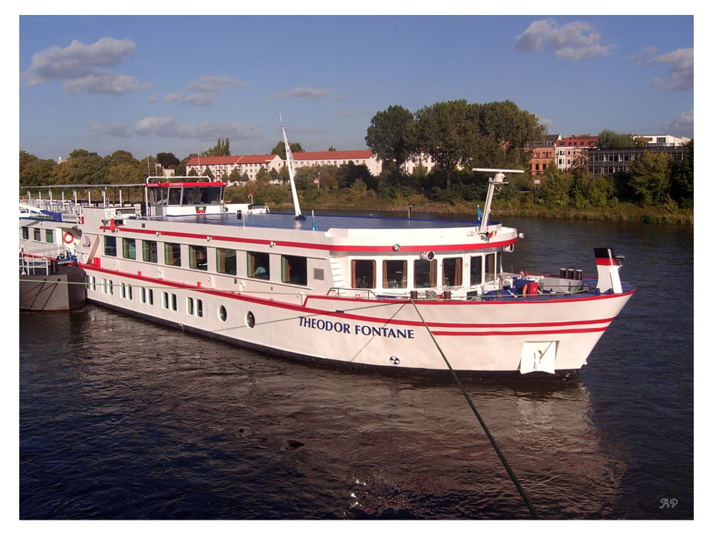 Ein Schiff auf der Elbe