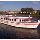 Ein Schiff auf der Elbe