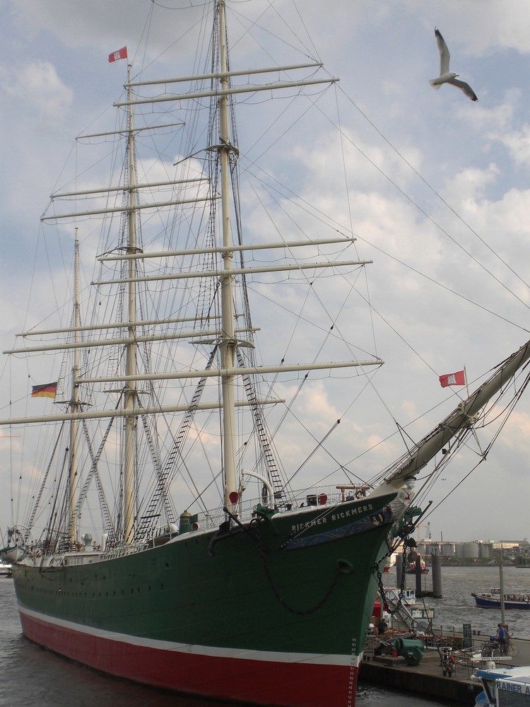 Ein Schiff in Hamburg.....