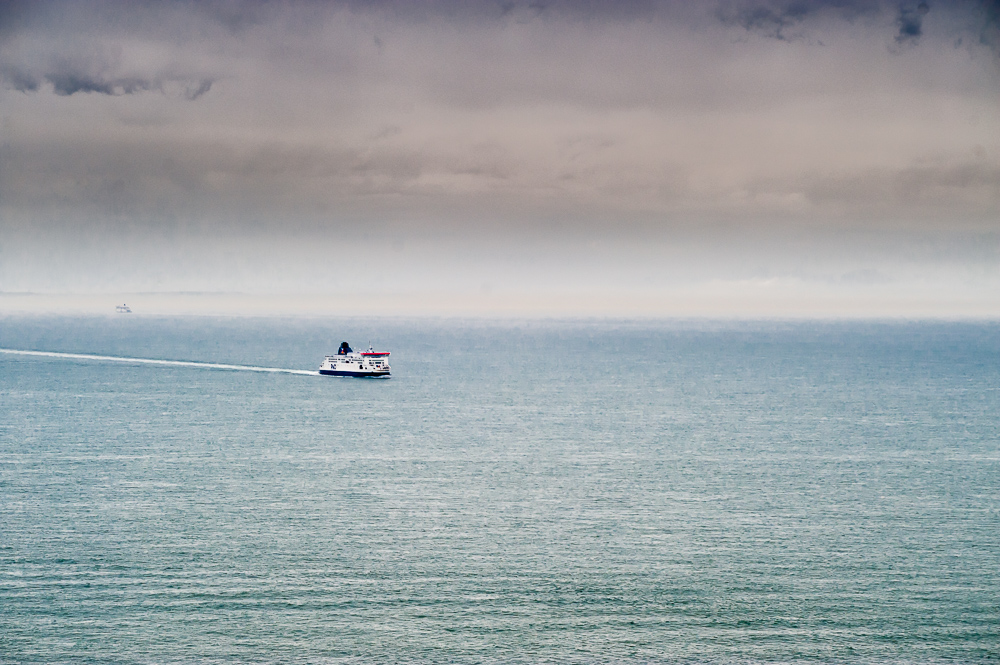 Ein Schiff kommt gefahren