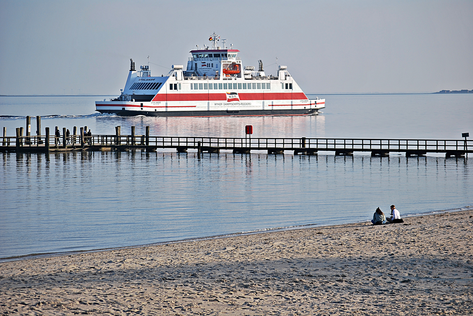 ein Schiff kommt geladen...