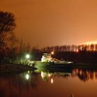 ein schifflein liegt im hafen ganz still und stumm!