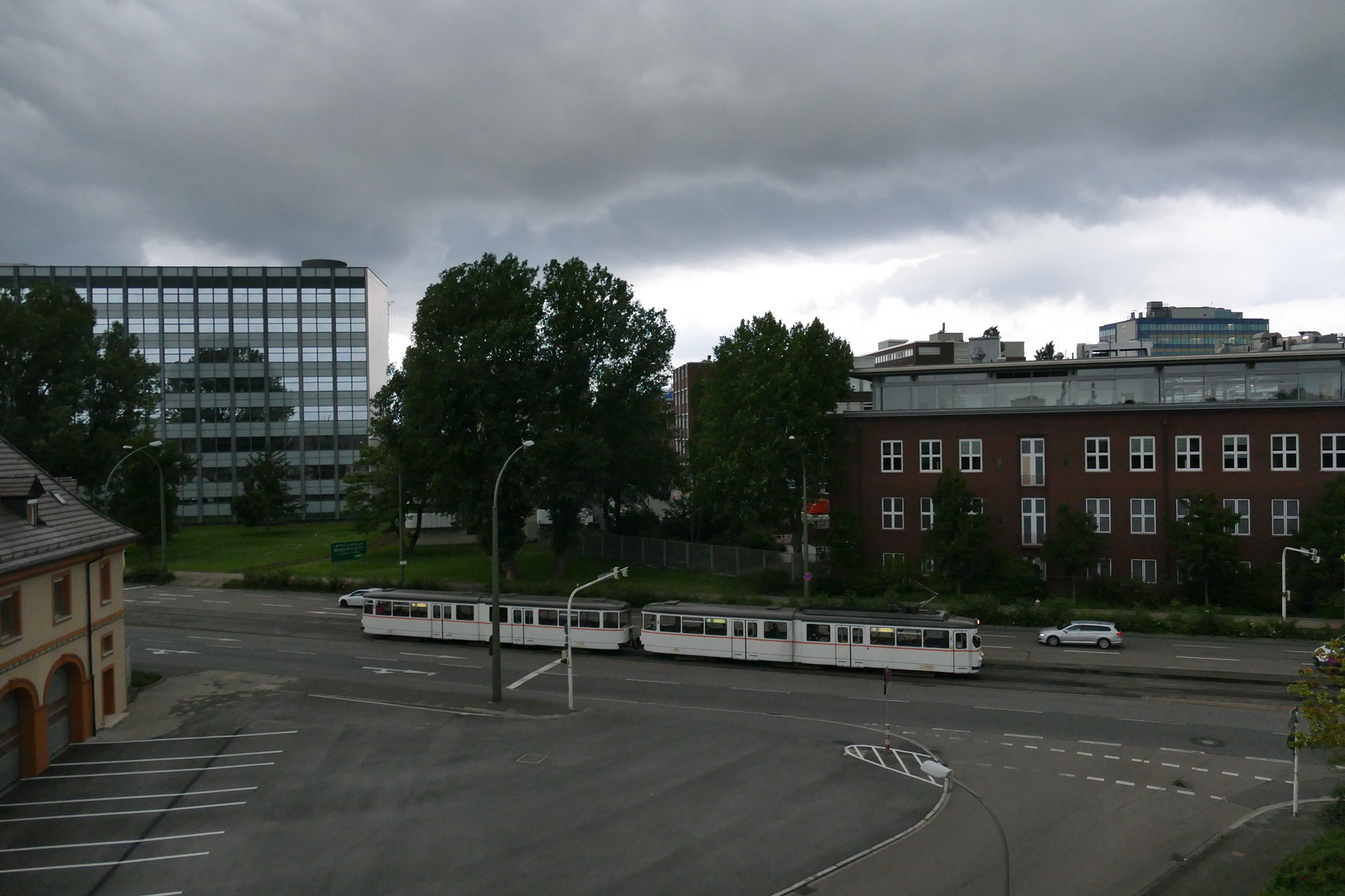 Ein Schlechtwetterbild mit DüWag in Ludwigshafen