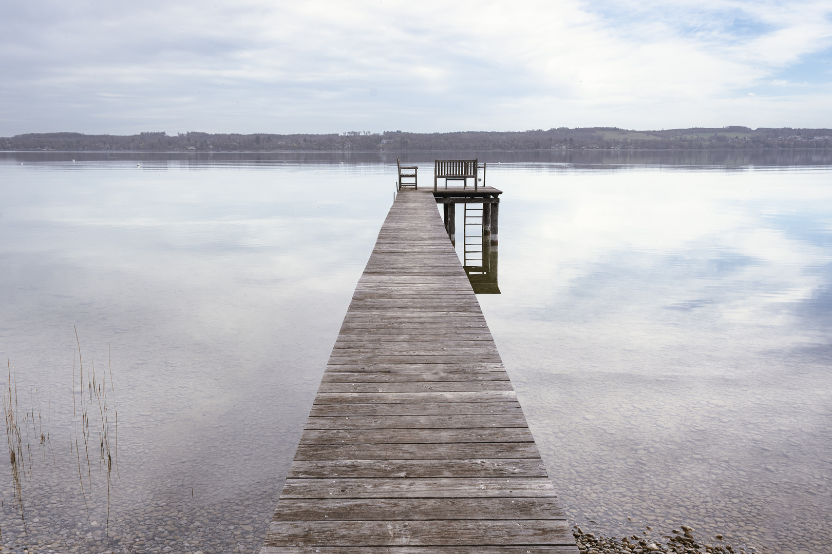 Ein schlichter Steg am Ammersee