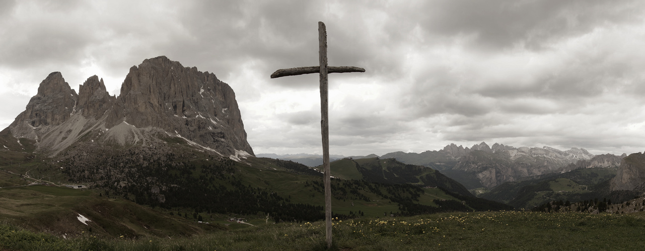 Ein schlichtes Kreuz - ein gewaltiger Ausblick