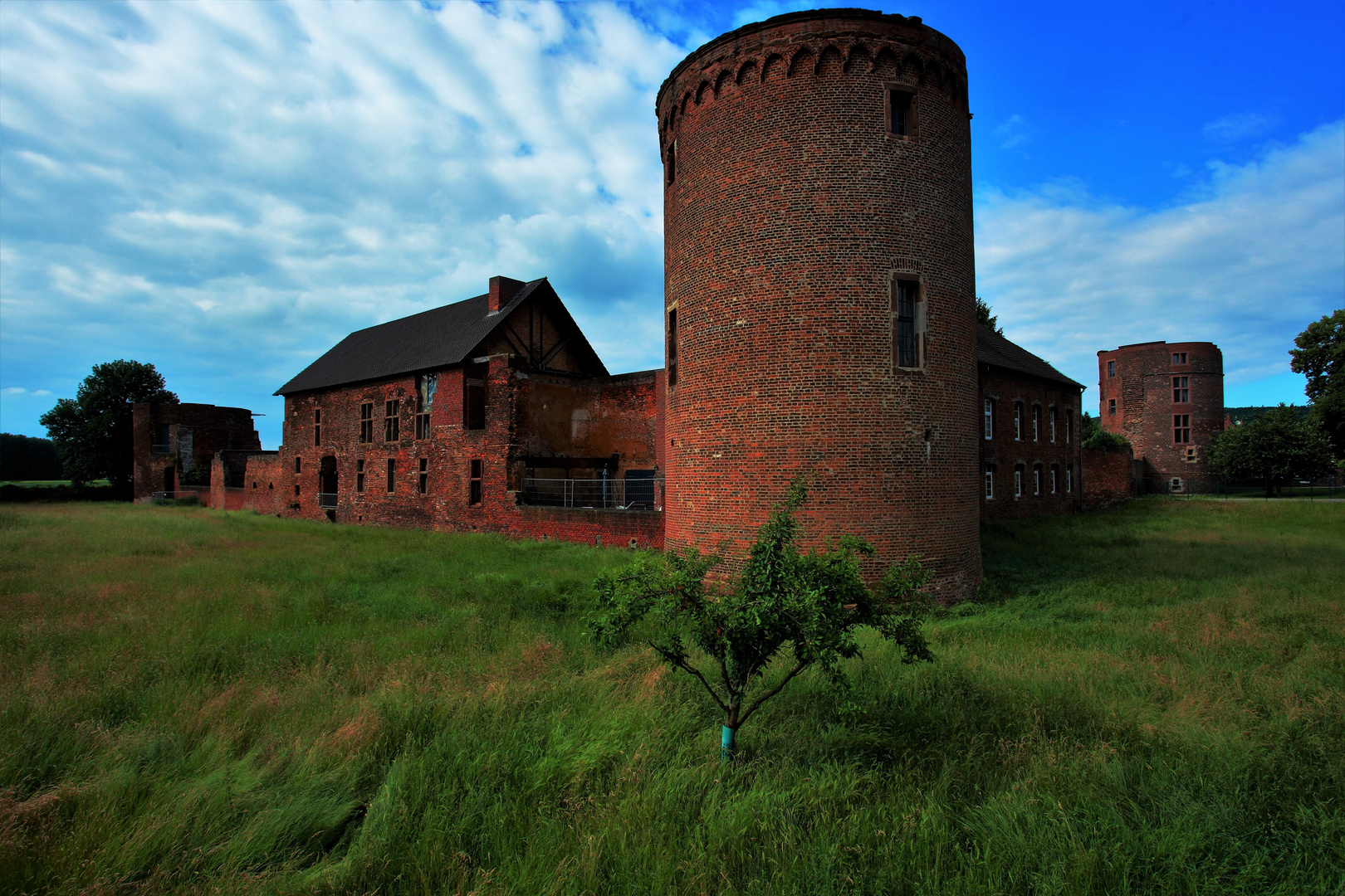 ein Schloss auf der Wiese..Hambach..