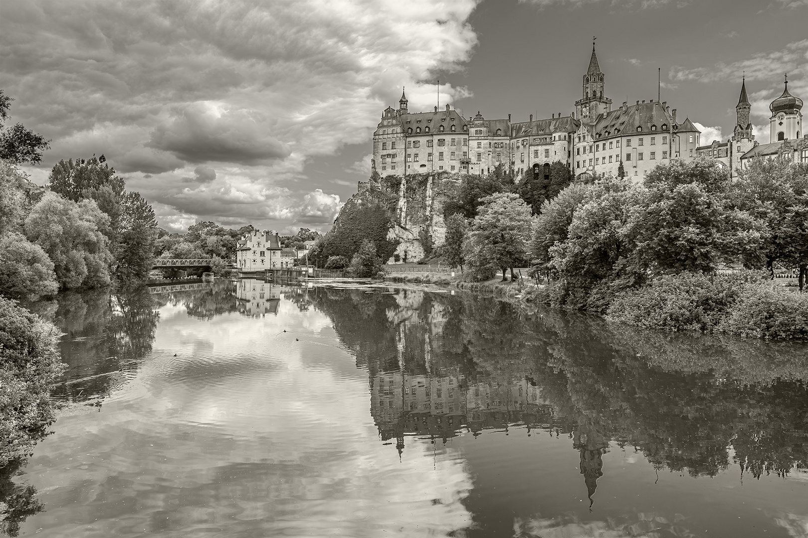 Ein Schloss in der Donau