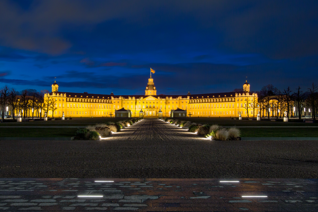 ein Schloß in goldenem Glanz