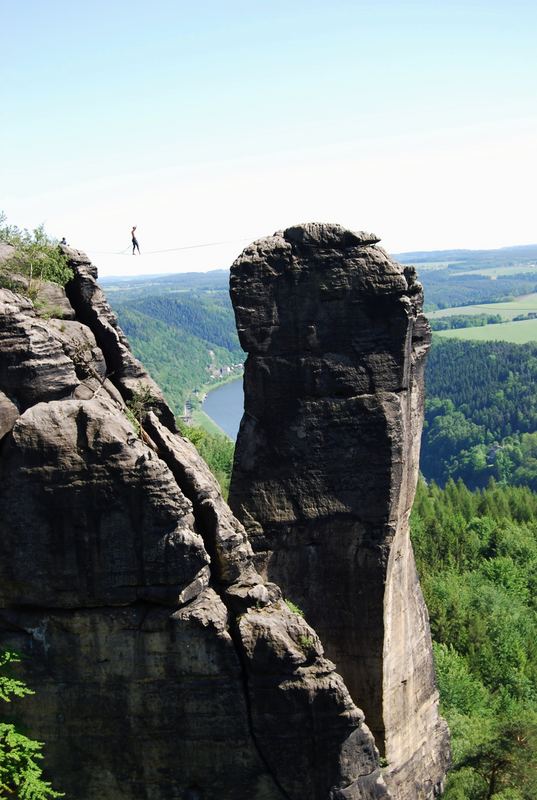 Ein schmaler und windiger Weg