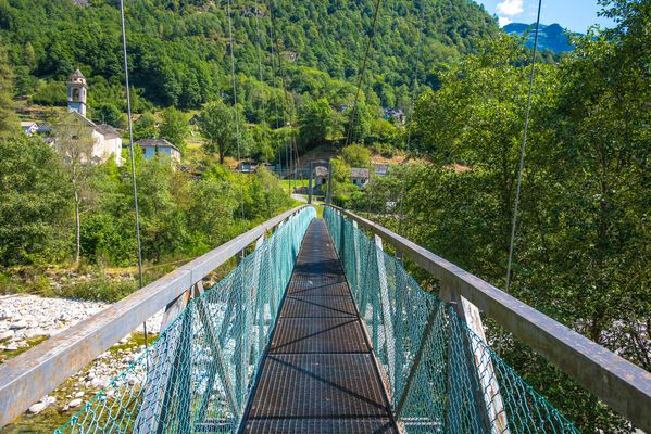 Ein schmaler Weg ins Weite