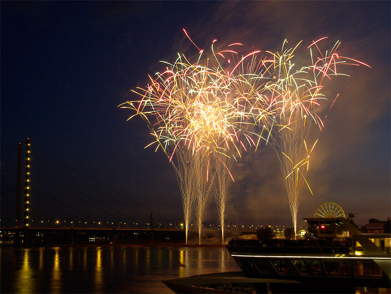 Ein Schnappschuss vom soeben stattgefundenen Kirmes-Feuerwerk