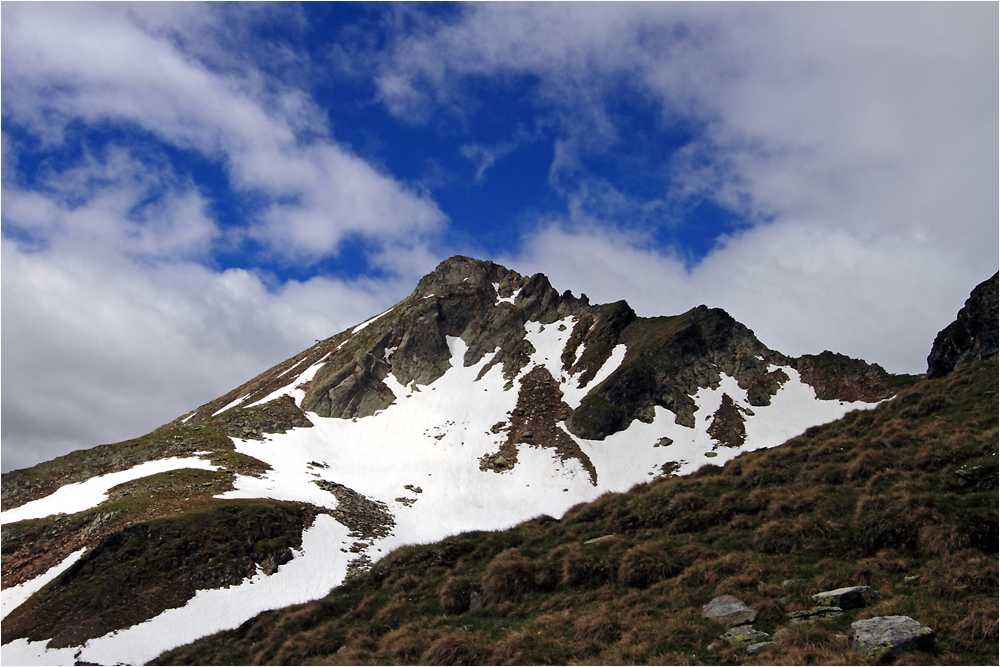 ein Schneefeld haben wir schon überquert und ein Sonnenstrahl verirrt sich