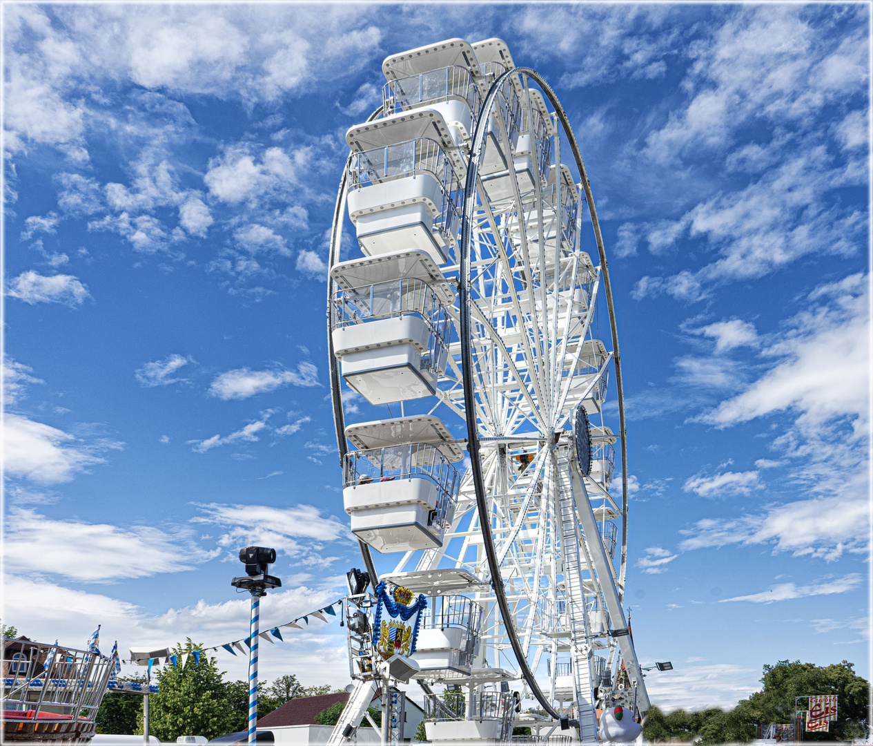 Ein schneeweißes Riesenrad