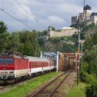 Ein Schnellzug in Trencin