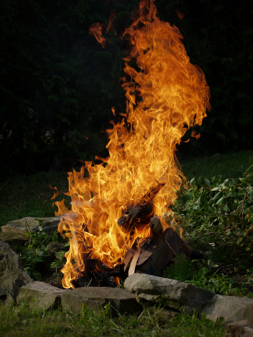 ein schöner Abend am Feuer