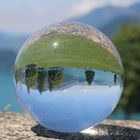 Ein schöner Aussicht auf die Schweizer Alpen und Vierwaldstättersee durch Lensball in Emmeten.