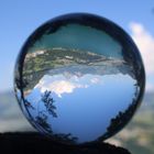 Ein schöner Aussicht auf die Schweizer Alpen und Vierwaldstättersee durch Lensball in Seelisberg.