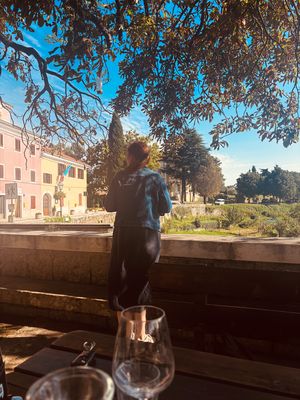 Ein schöner Blick auf das Land zu den Gassen oder in die Ferne