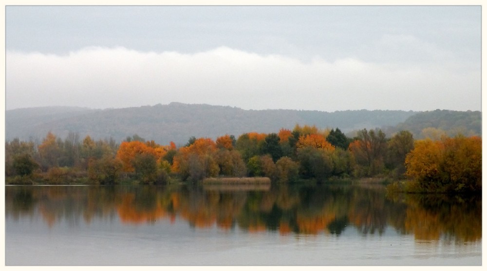 Ein schöner Herbsttag am See.